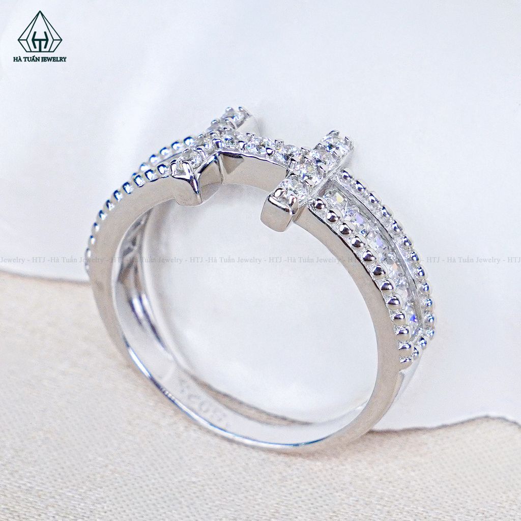 R011 Nhẫn nữ chữ H