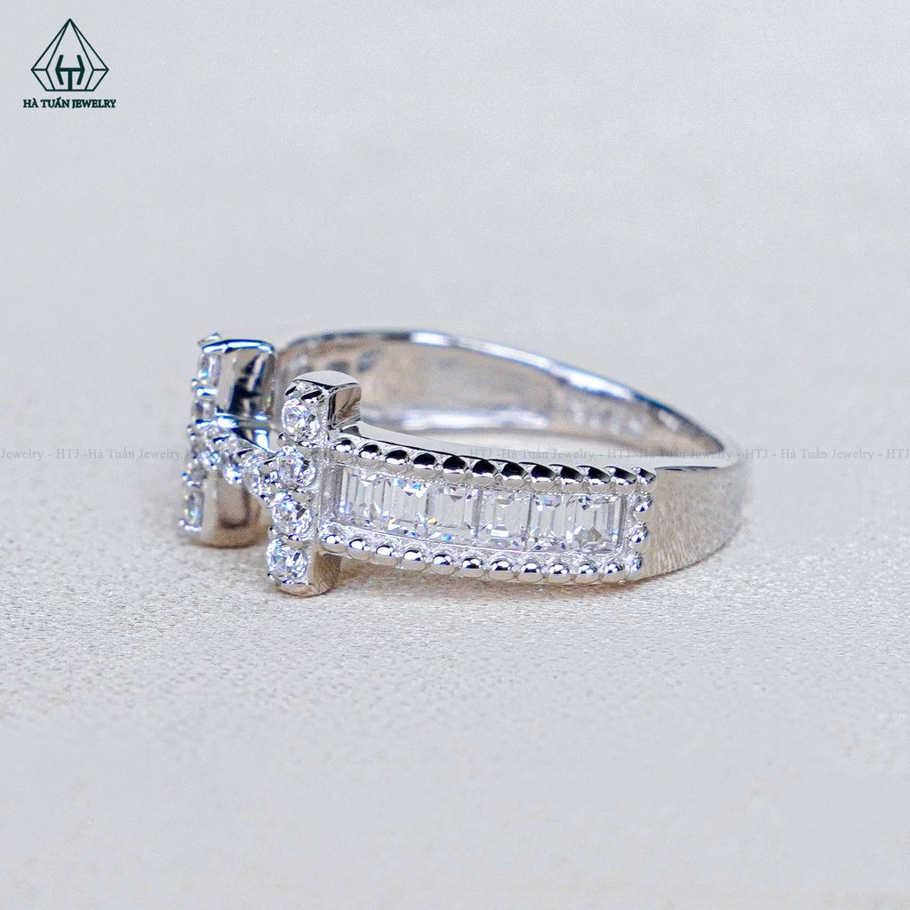R011 Nhẫn nữ chữ H