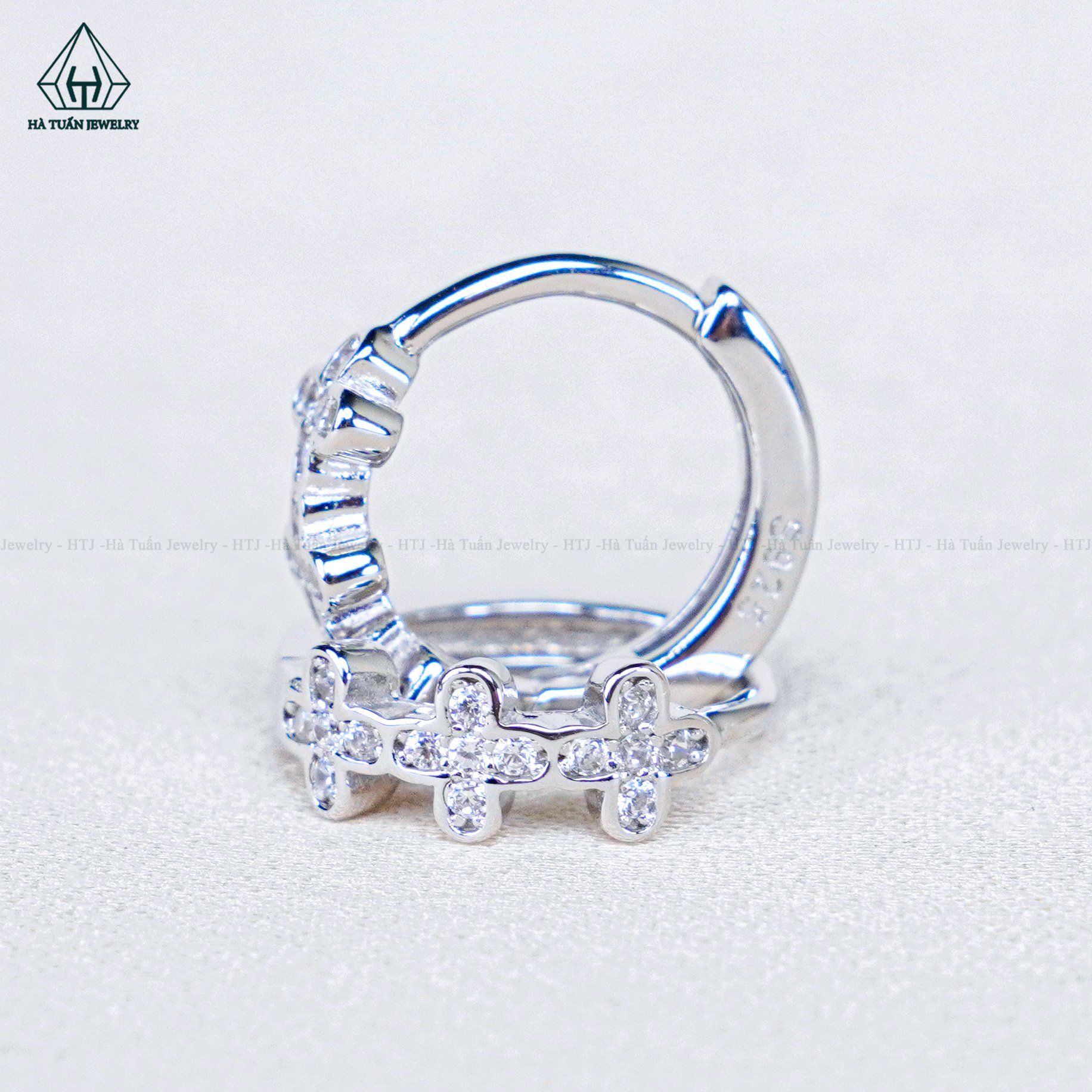  E081 Bông tai khoen 3 cỏ bốn lá 