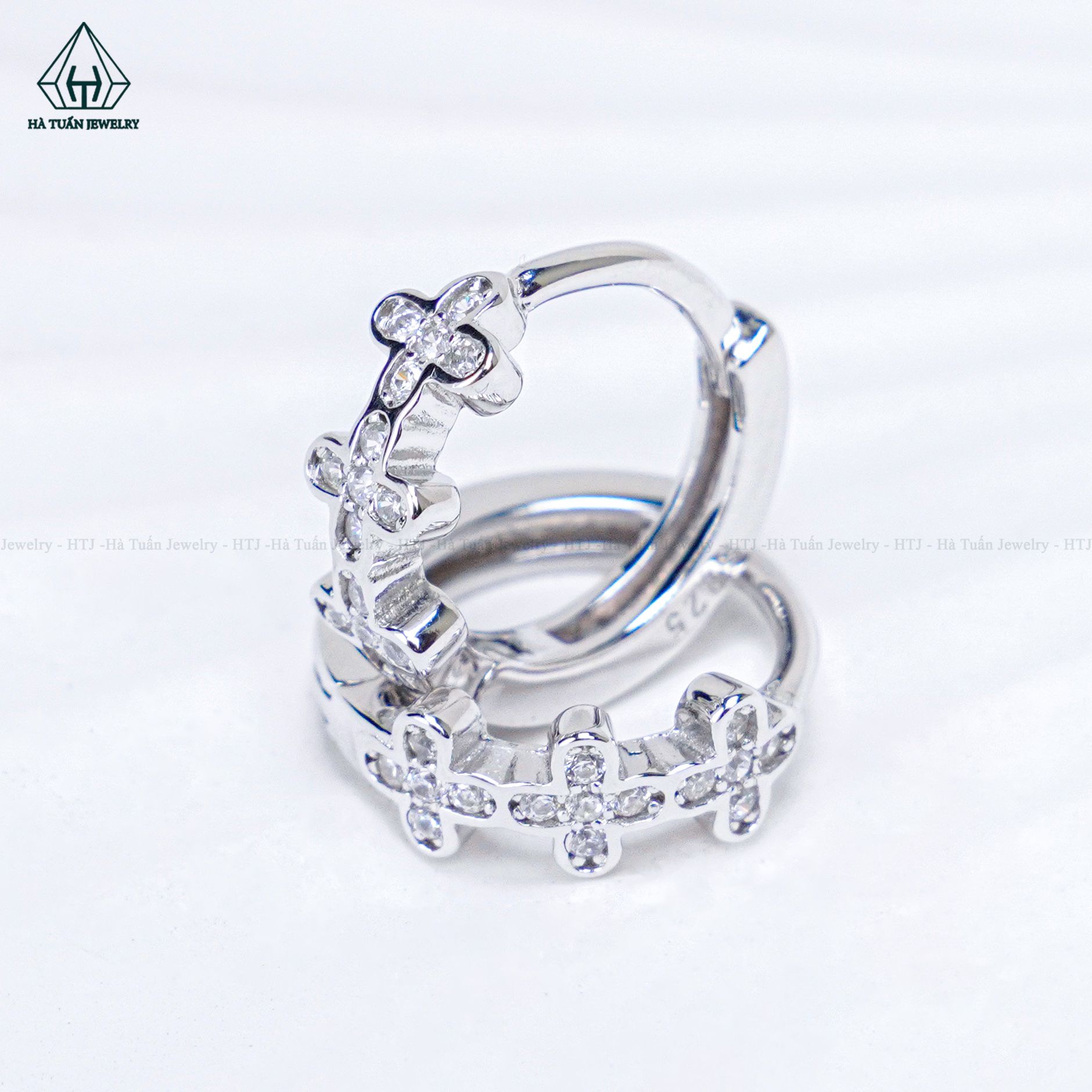  E081 Bông tai khoen 3 cỏ bốn lá 