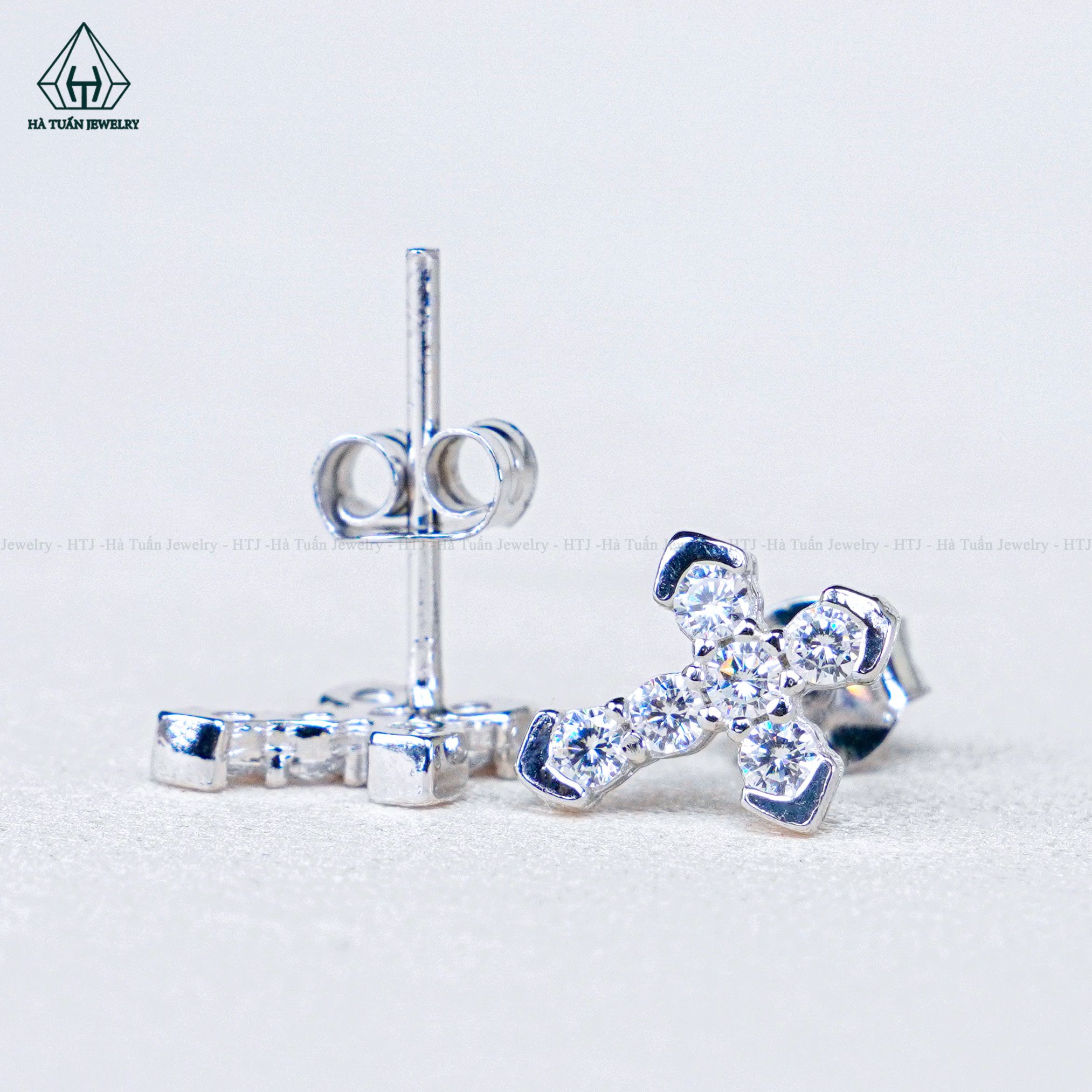  E084 Bông tai thánh giá 