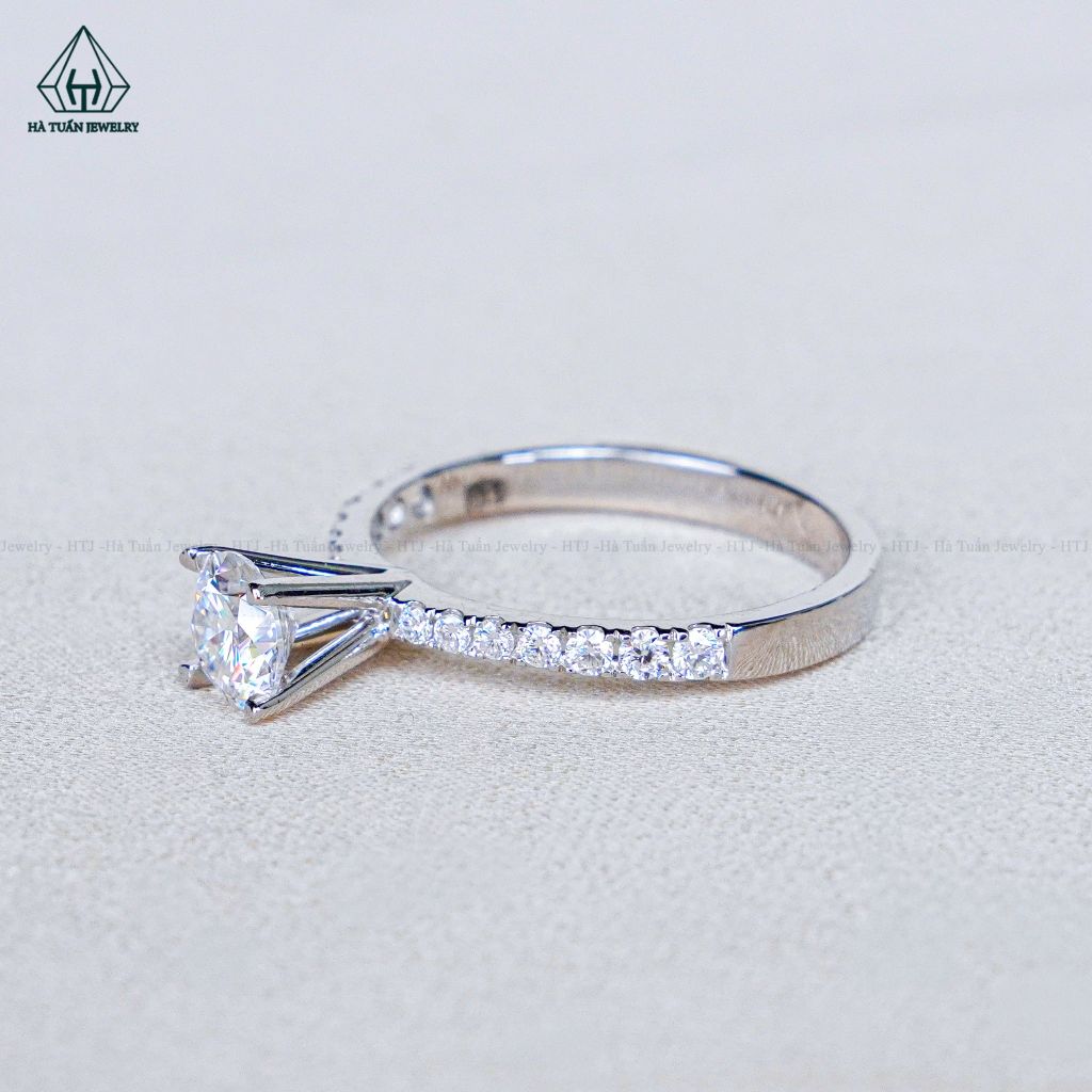 RX663 FULL MOIS 5.4mm Nhẫn nữ 4 chấu