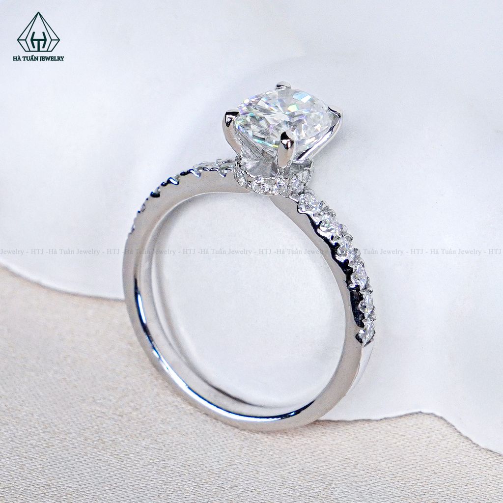 RX665 FULL MOIS Oval 6*8mm Nhẫn nữ