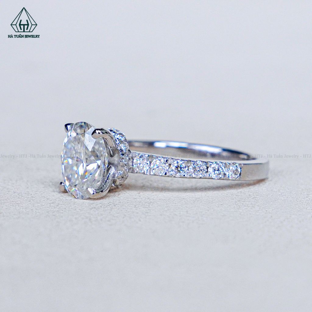 RX665 FULL MOIS Oval 6*8mm Nhẫn nữ