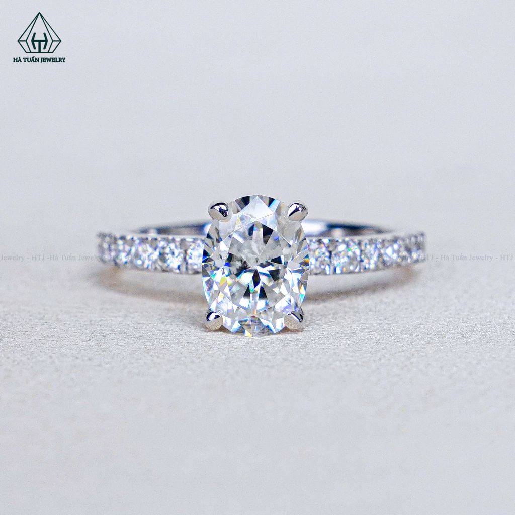 RX665 FULL MOIS Oval 6*8mm Nhẫn nữ