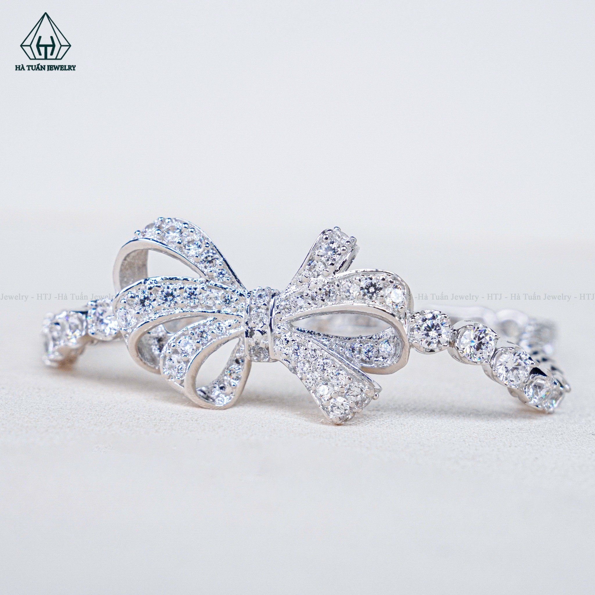  B039 Lắc tay nơ full đá 