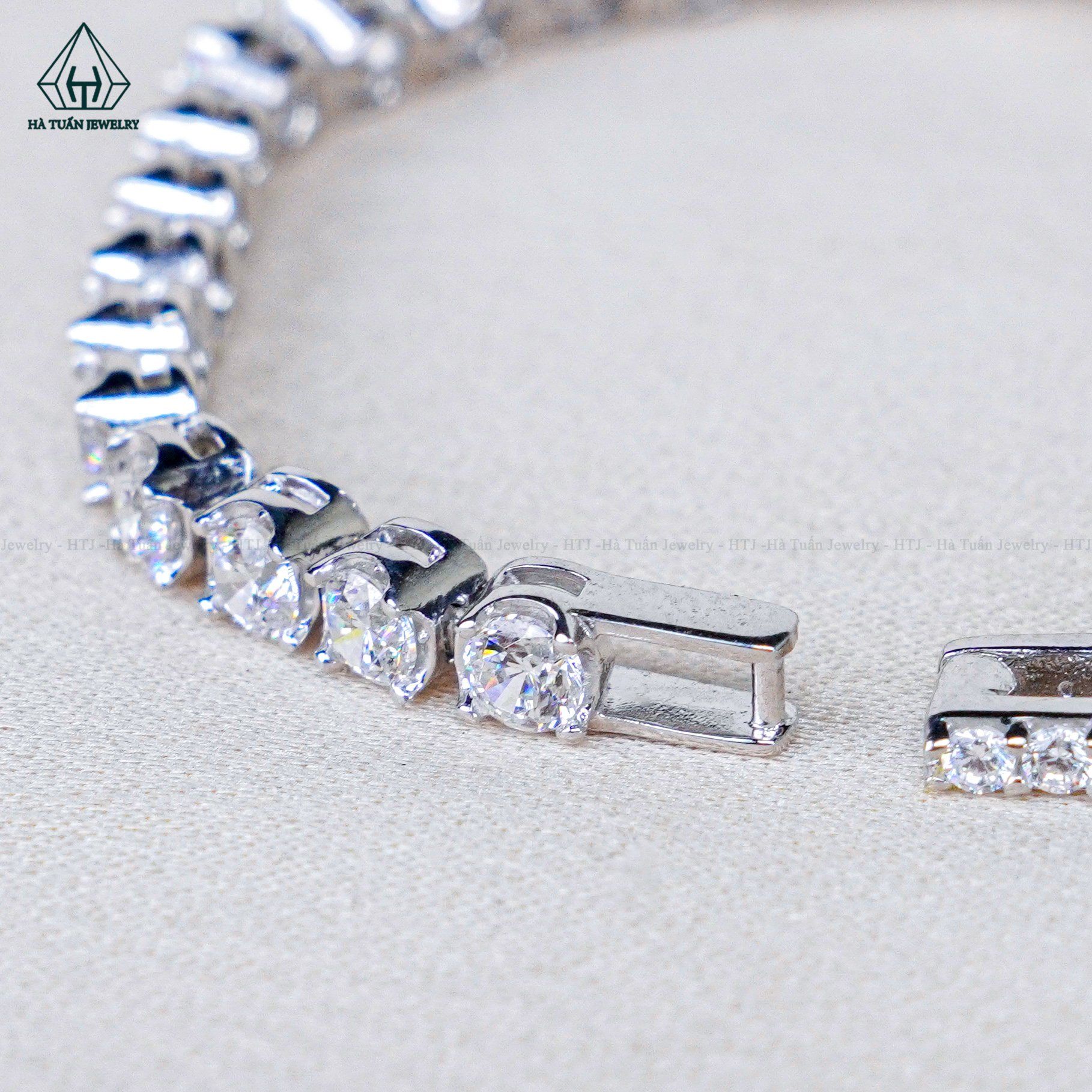  B039 Lắc tay nơ full đá 