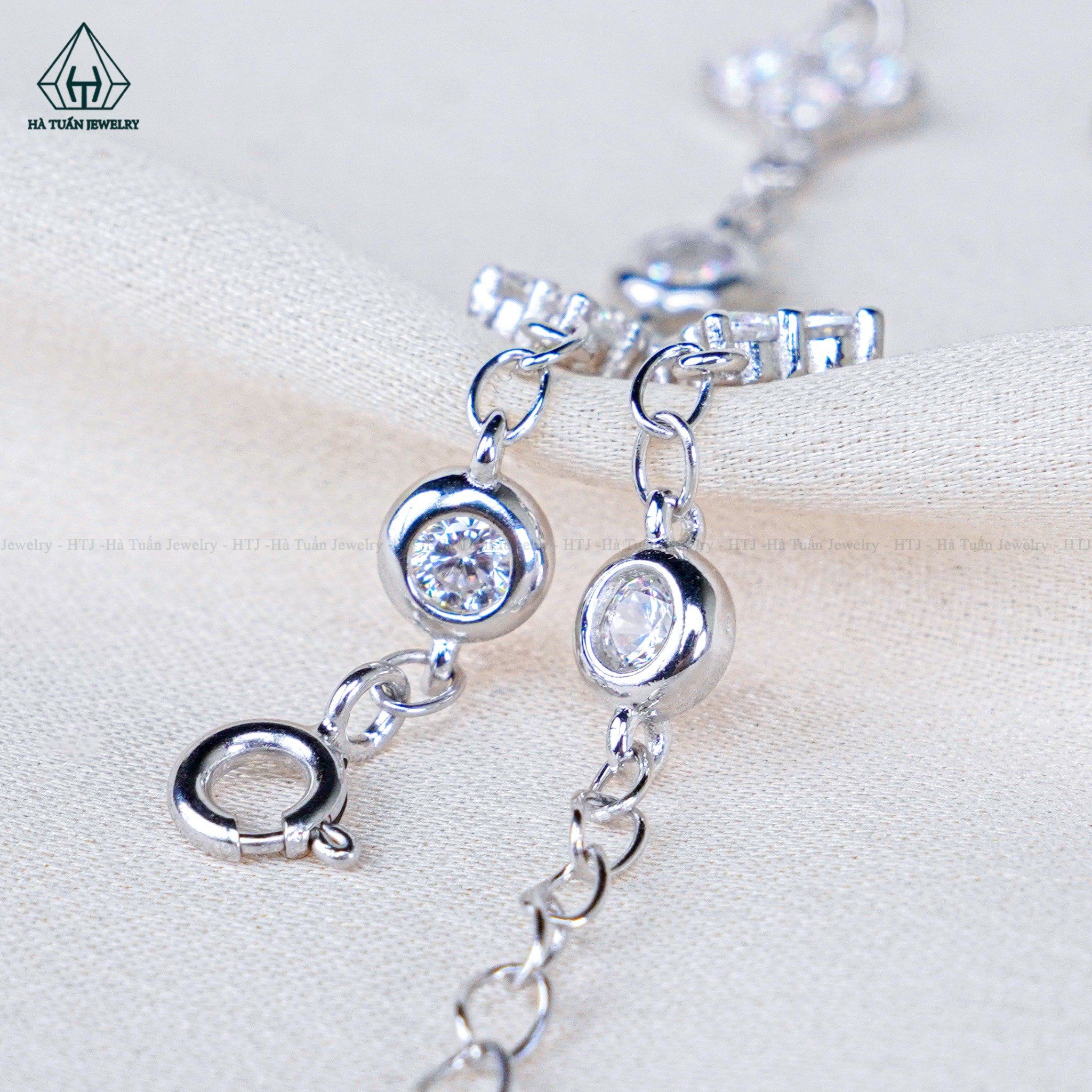  B035 Lắc tay đá vuông 