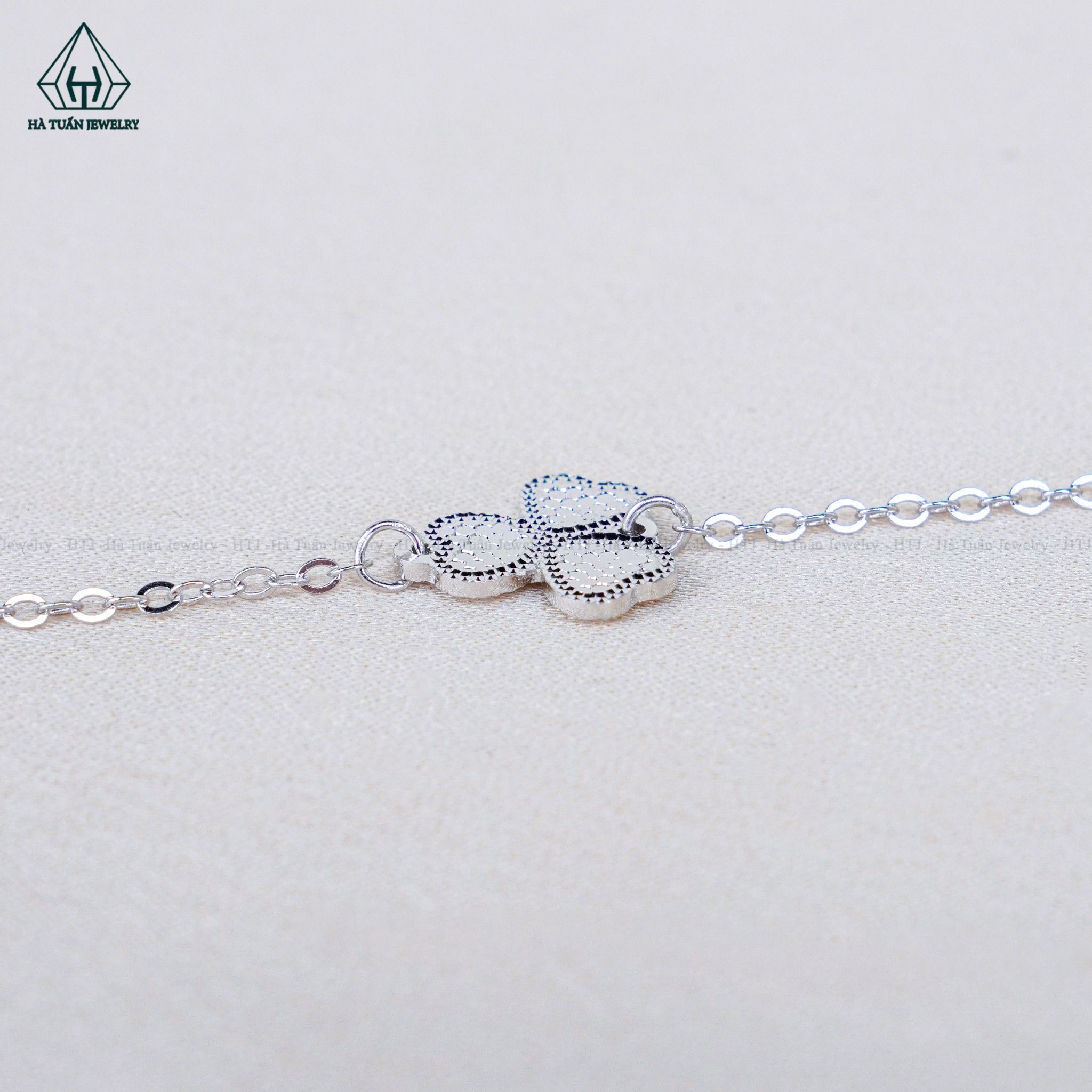  B041 Lắc tay cỏ 3 lá 