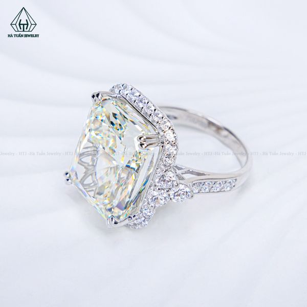  R019 Nhẫn nữ Radiant vàng CZ 13*16mm 