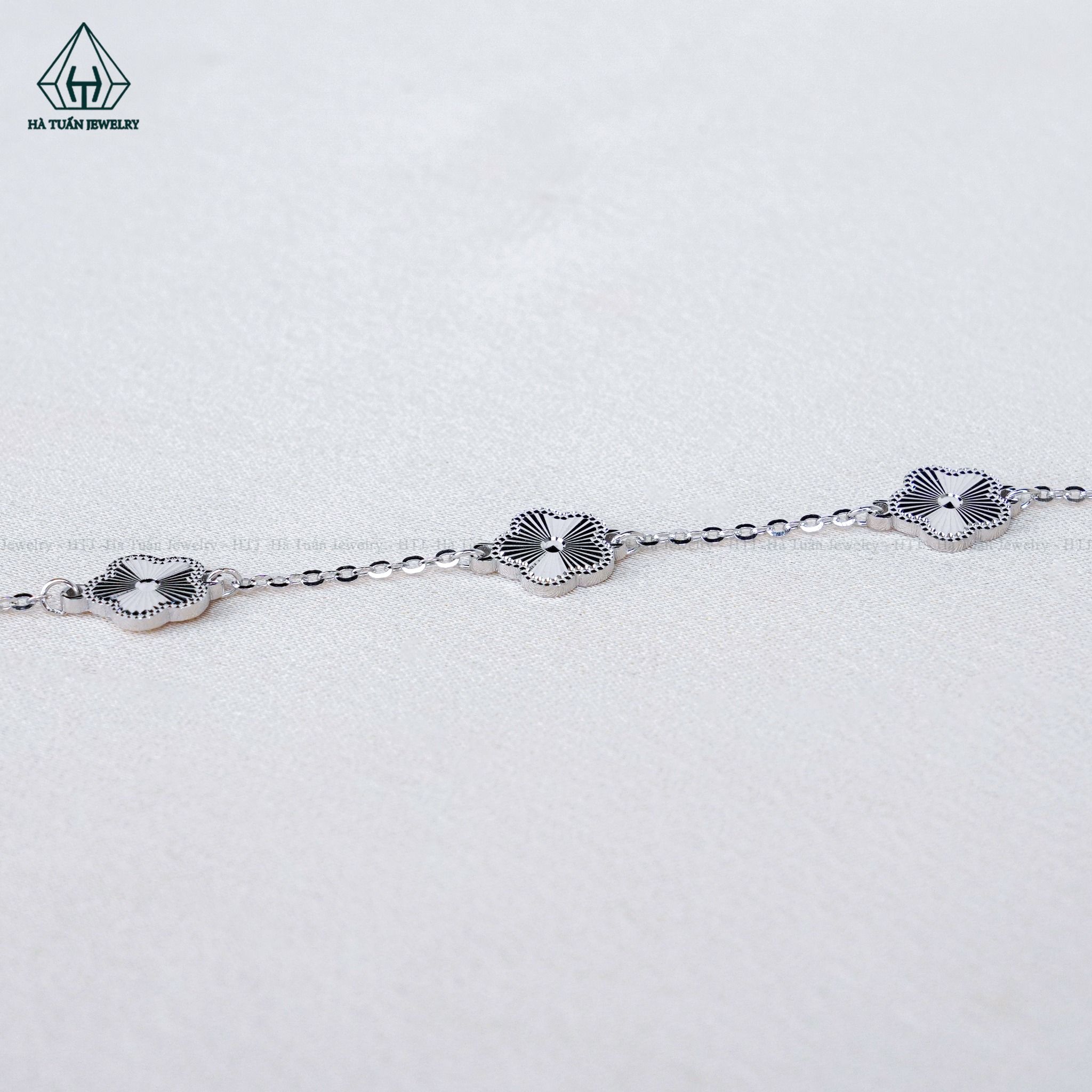  B017 Lắc tay 5 hoa 8mm 