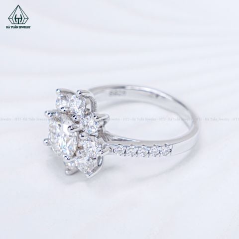 RX583 6.5mm Nhẫn nữ hoa đá FULL MOIS (không mã cạnh)