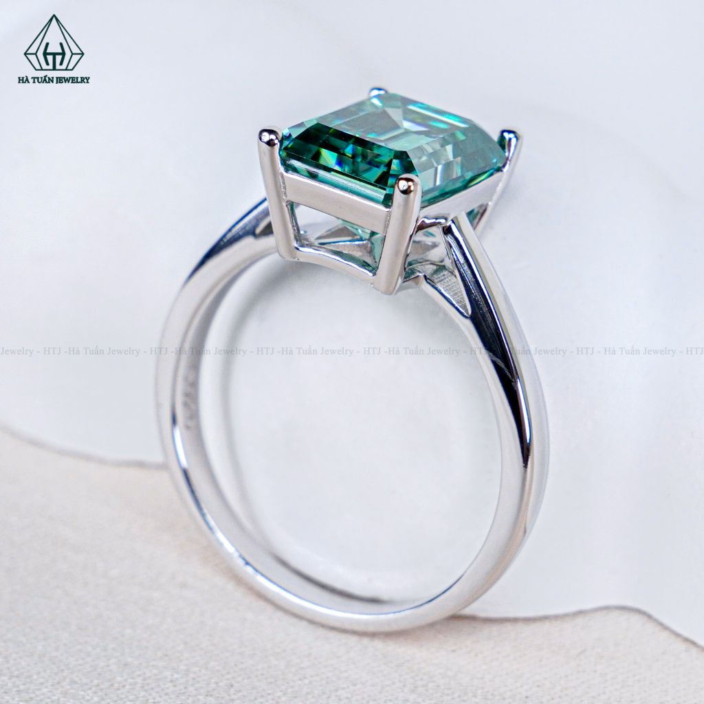 RX587 Nhẫn trơn Emerald 8*10mm