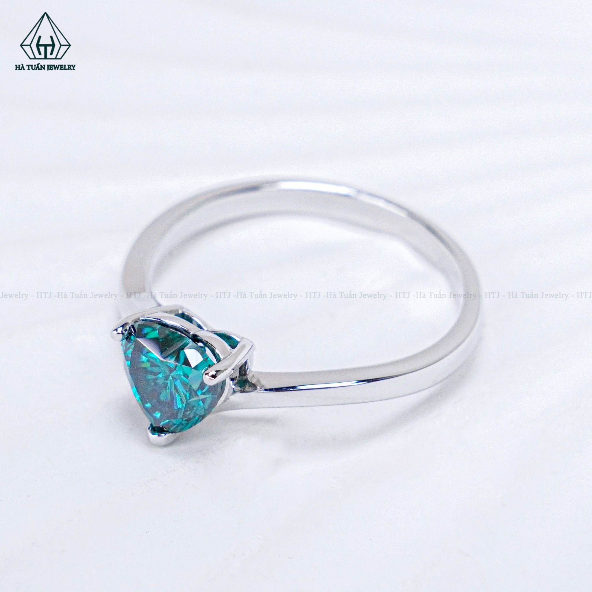  RX597 Nhẫn nữ trơn MOIS HEART 7*7mm 