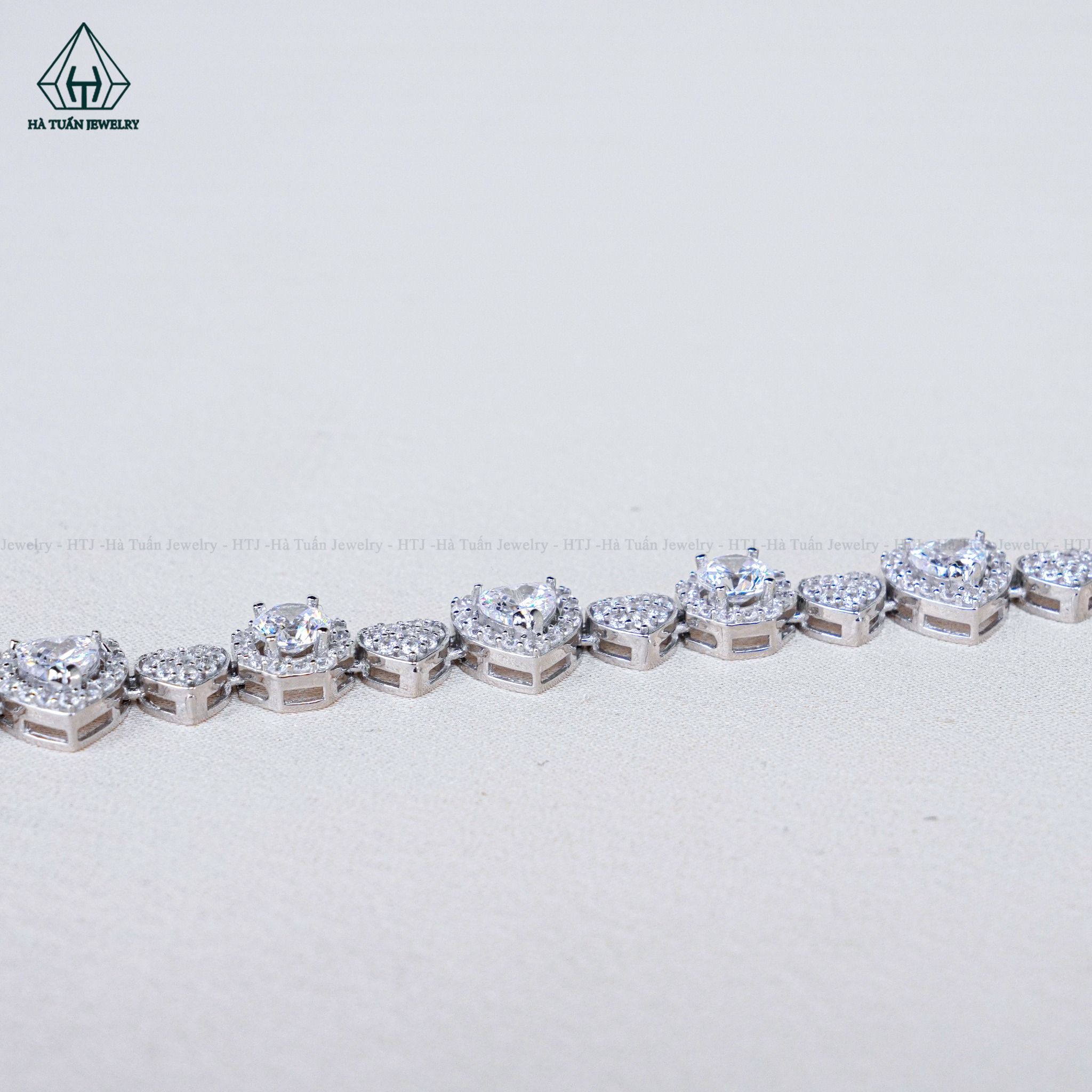  N679 Dây mặt liền trái tim 