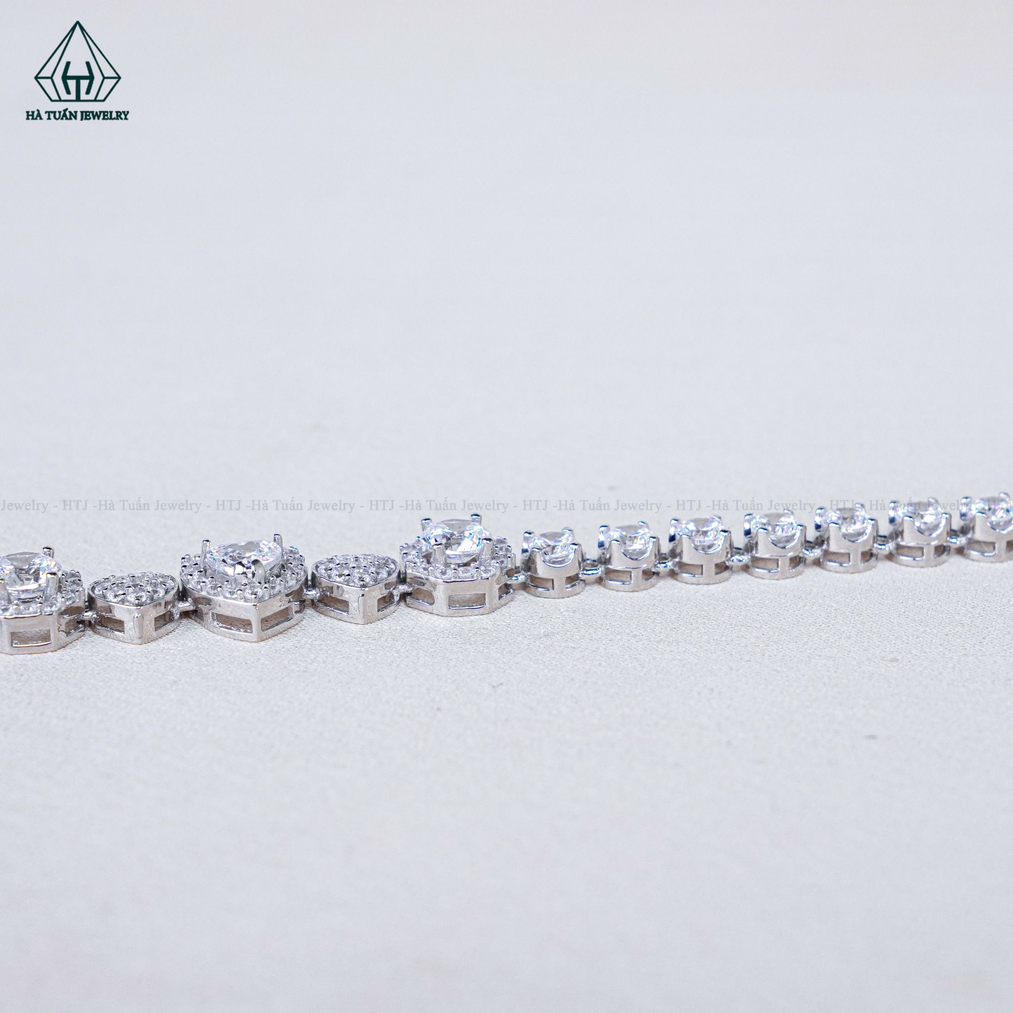  N679 Dây mặt liền trái tim 