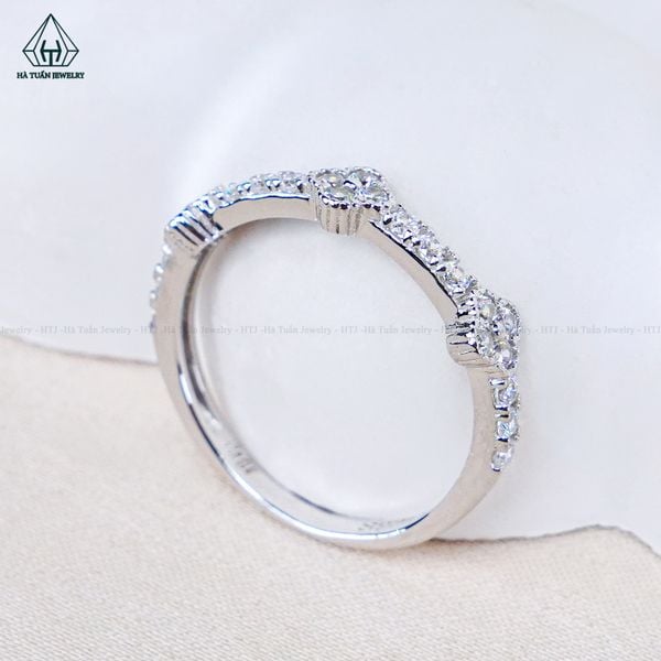  R025 Nhẫn nữ hoa 4 cánh đính đá 