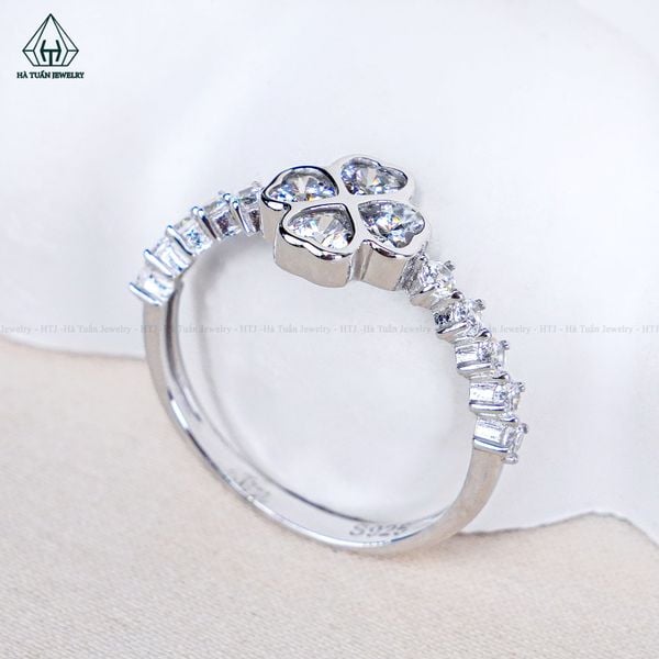  R023 Nhẫn nữ cỏ 4 lá 