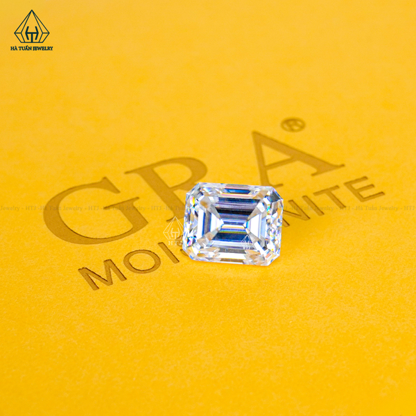  Moissanite Emerald trắng MEW 