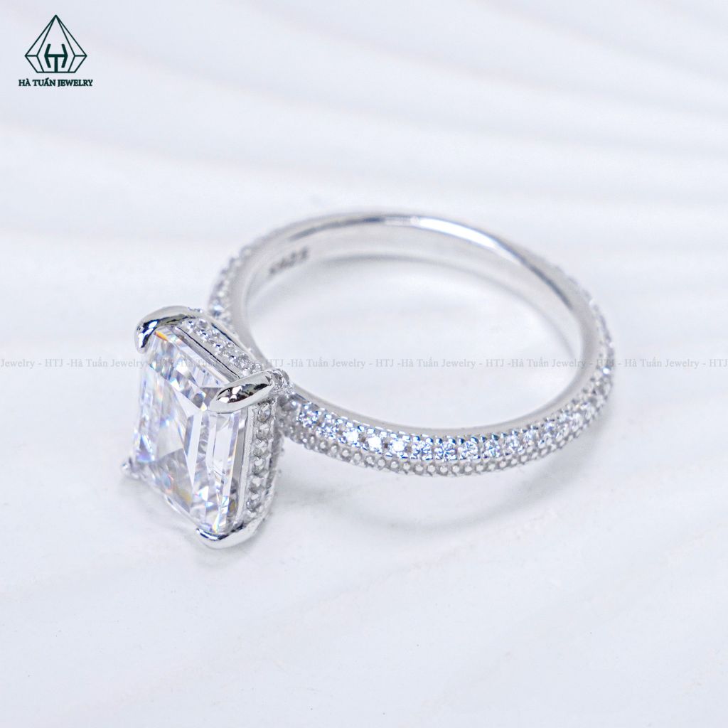 R990 7*9mm Nhẫn nữ Emerald full vành đá