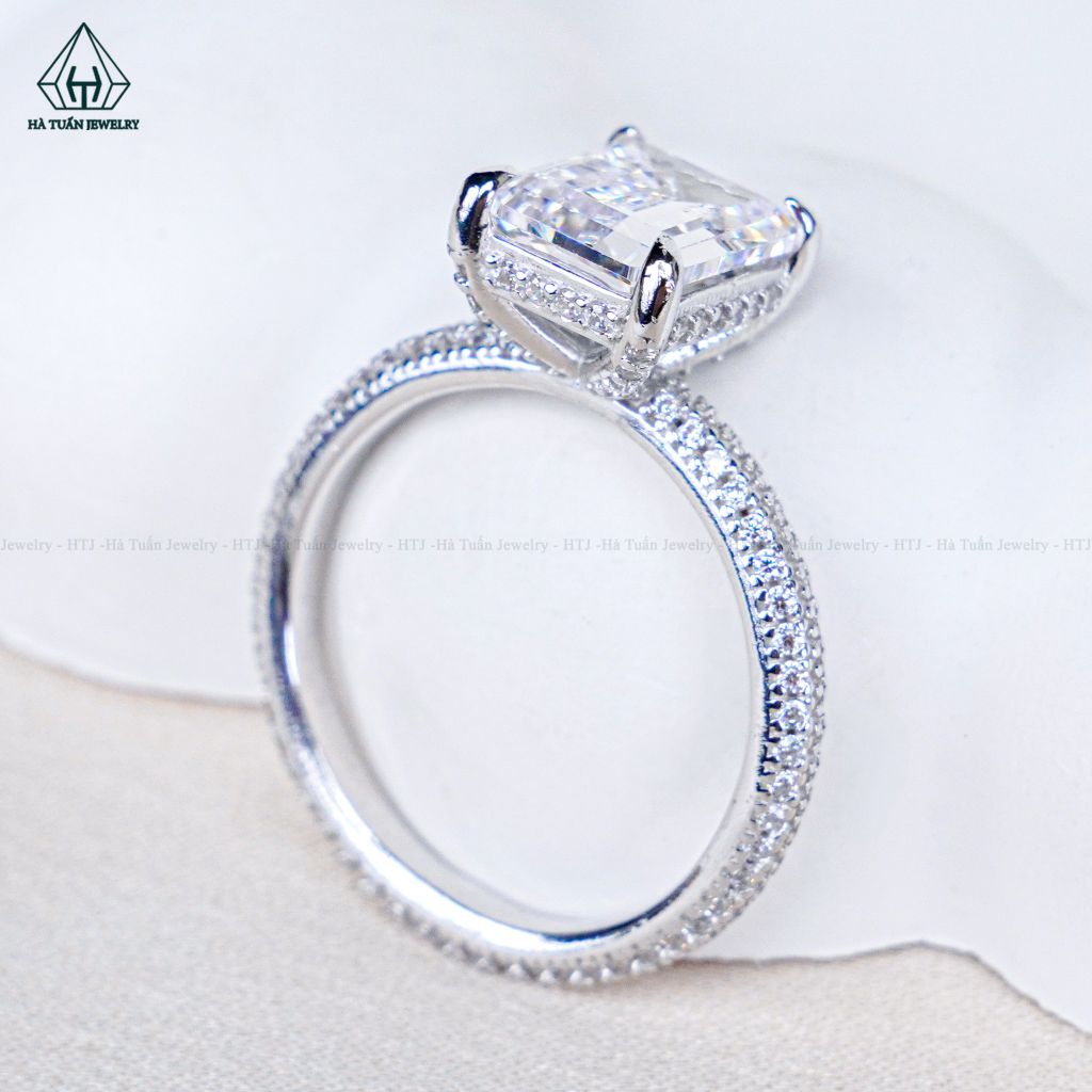 R990 7*9mm Nhẫn nữ Emerald full vành đá