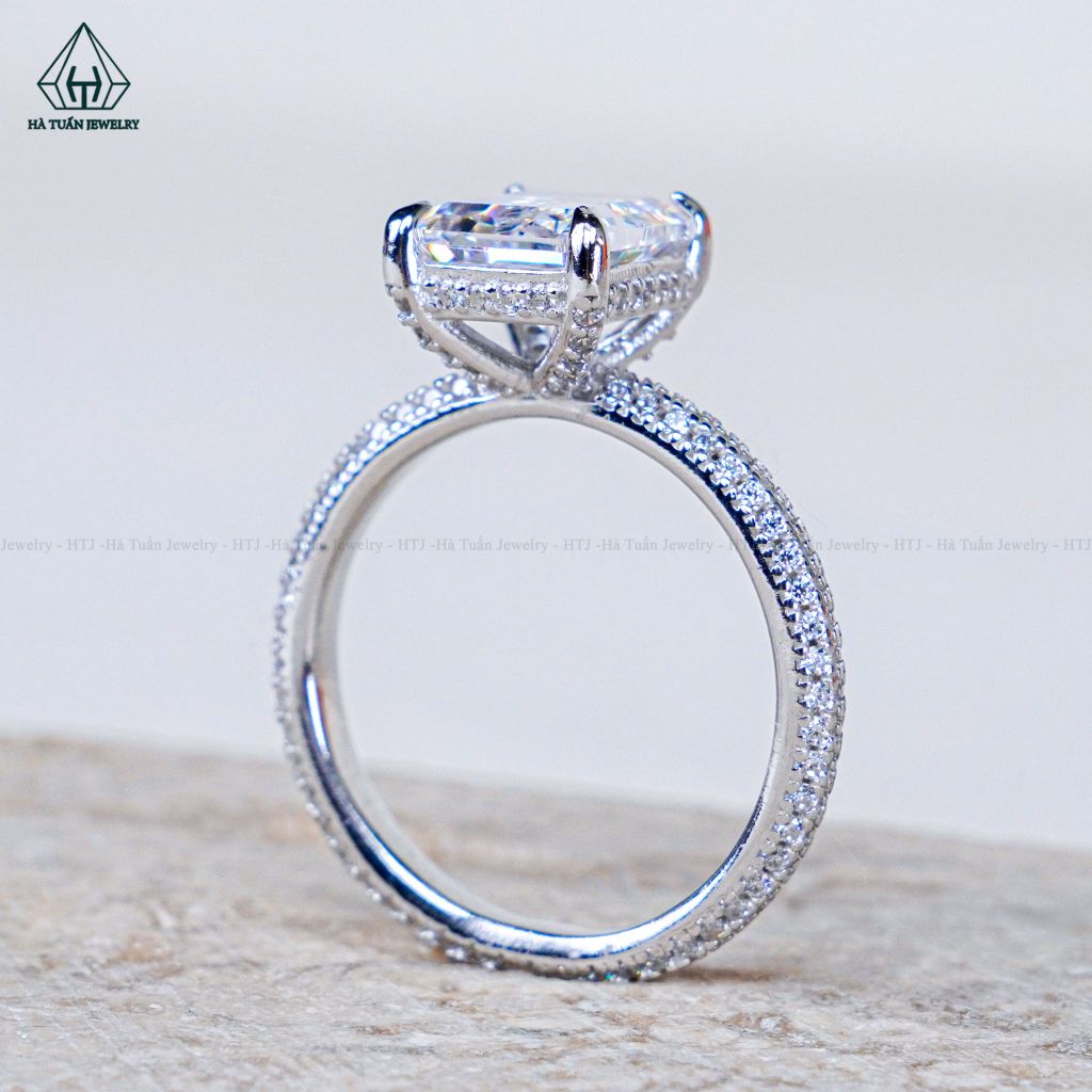 R990 7*9mm Nhẫn nữ Emerald full vành đá