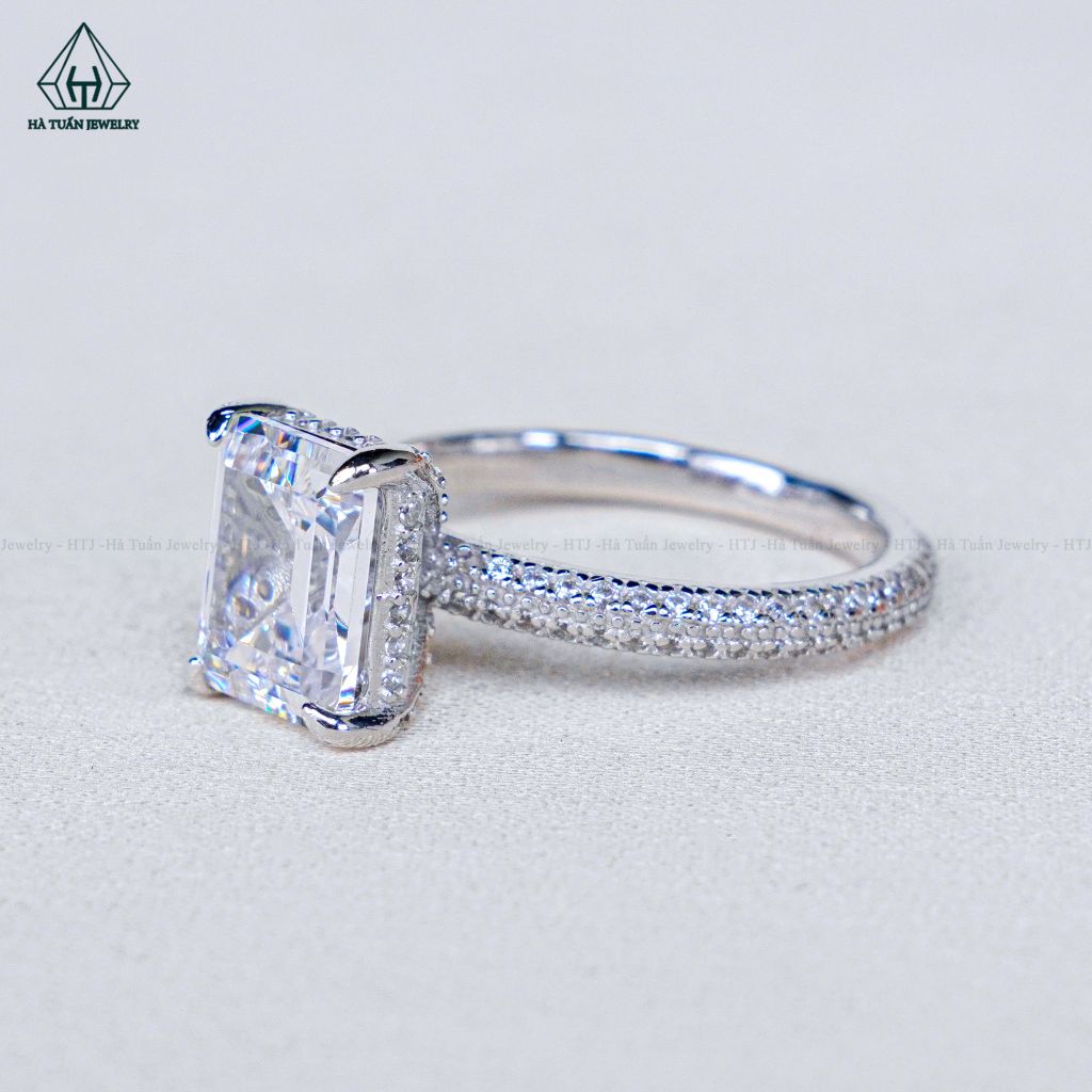 R990 7*9mm Nhẫn nữ Emerald full vành đá
