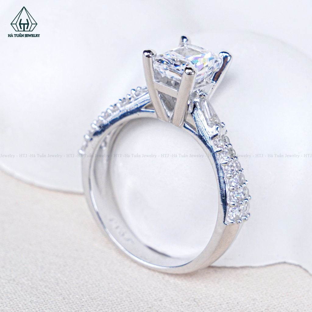 R992 Radiant 5*7mm Nhẫn nữ  đai 1 hàng đá