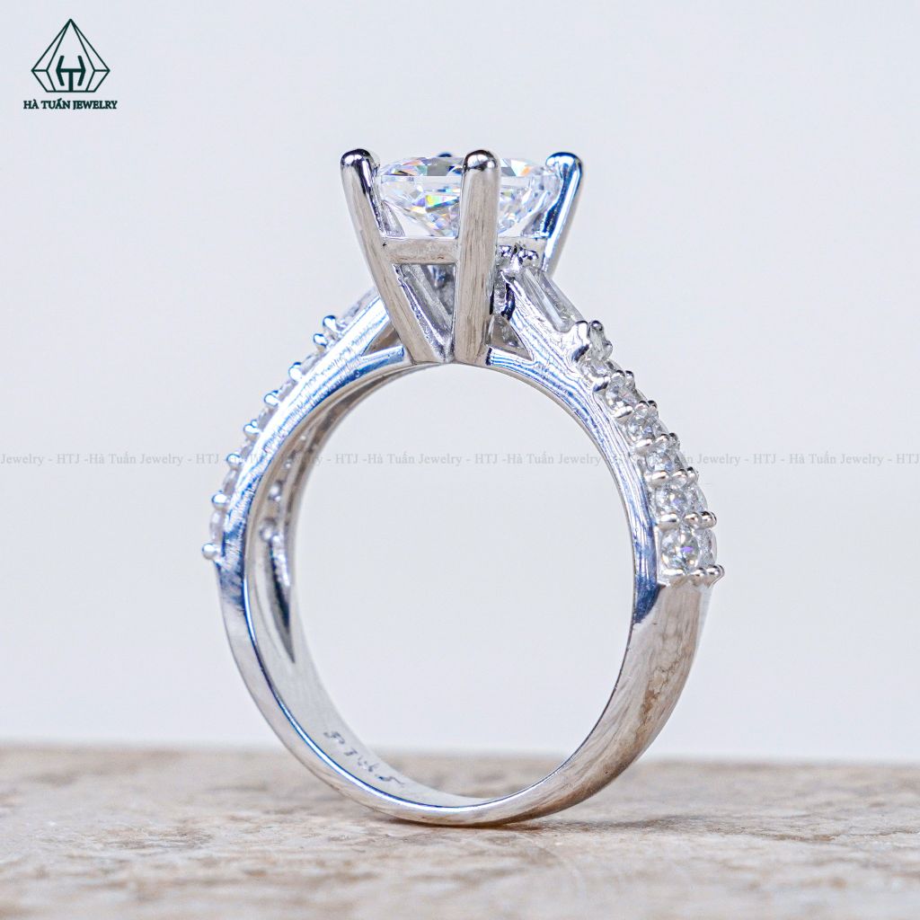 R992 Radiant 5*7mm Nhẫn nữ  đai 1 hàng đá