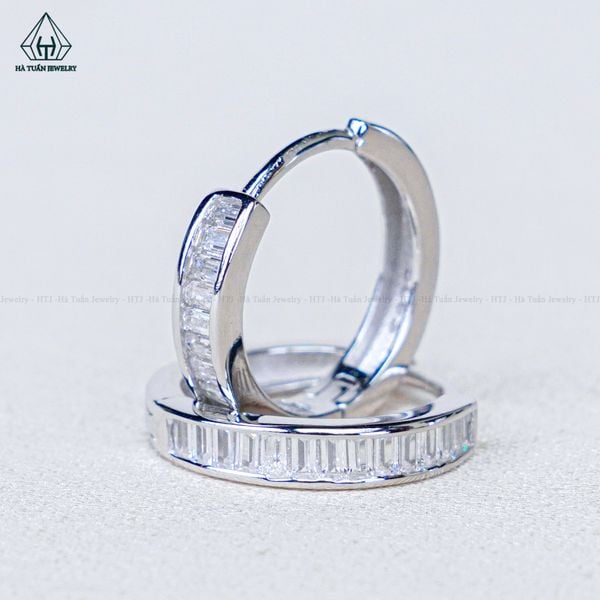  E107 Bông tai khoen nửa hàng baguette 