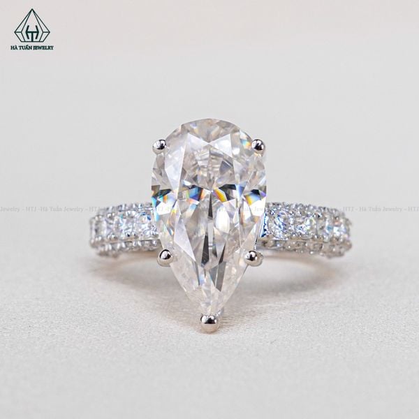  Moissanite Pear MPEW 
