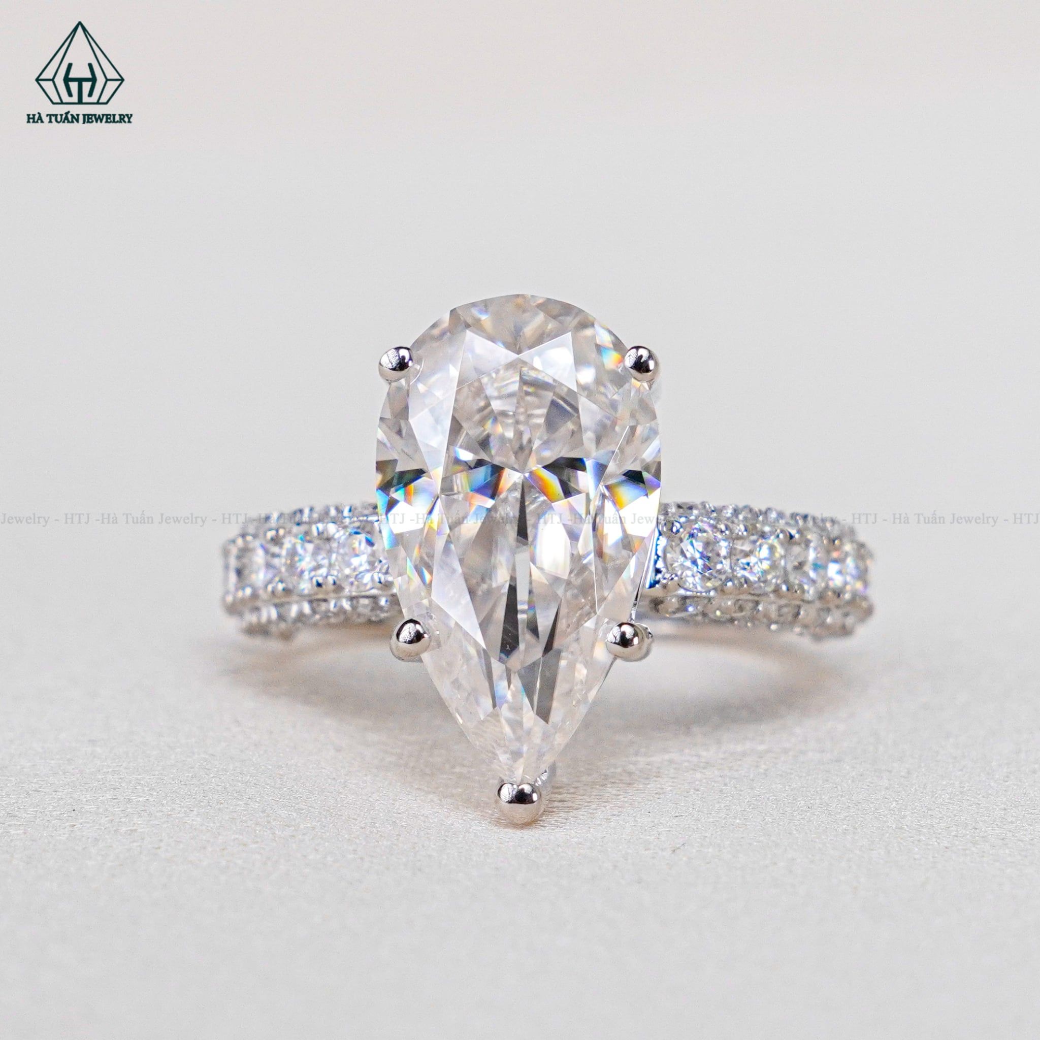  Moissanite Pear MPEW 