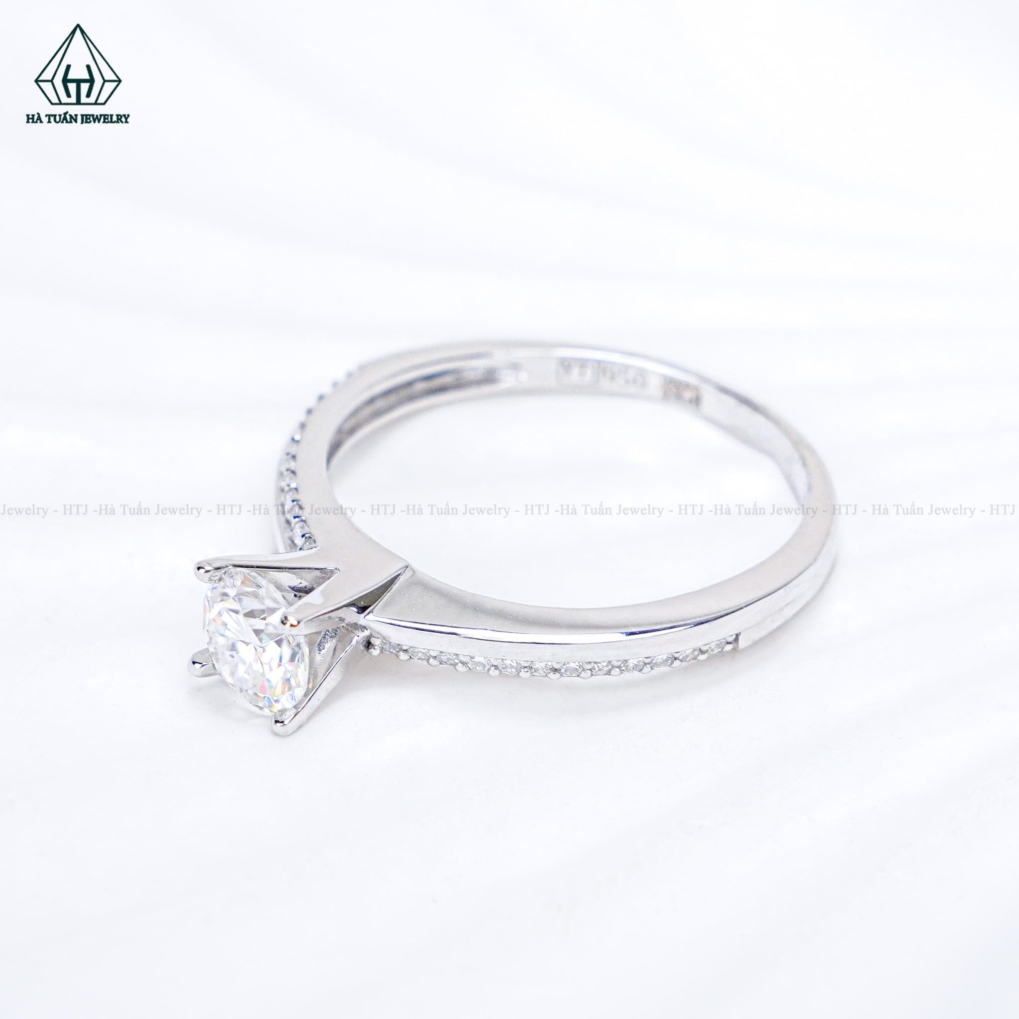  RX697 FULL MOIS 5.4mm Nhẫn nữ 
