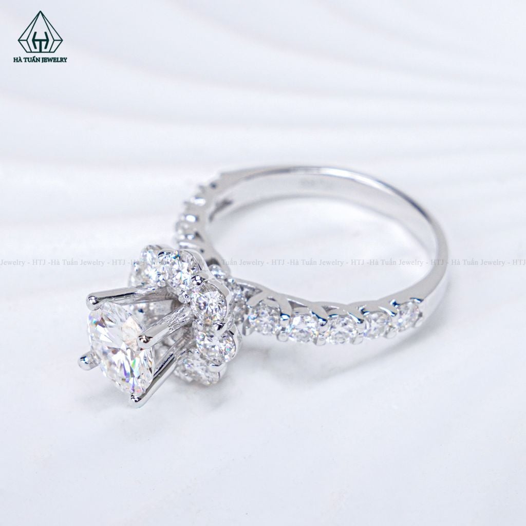 RX613 FULL MOIS 7mm Nhẫn nữ hoa đá
