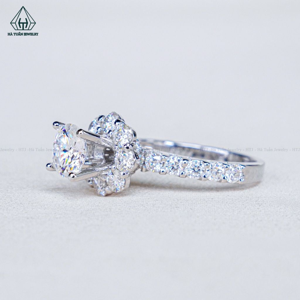 RX613 FULL MOIS 7mm Nhẫn nữ hoa đá