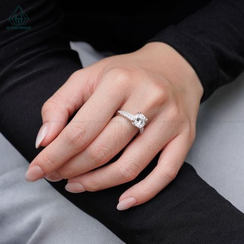 RX614 8.1mm Nhẫn nữ 2 hàng đá mũi nhọn