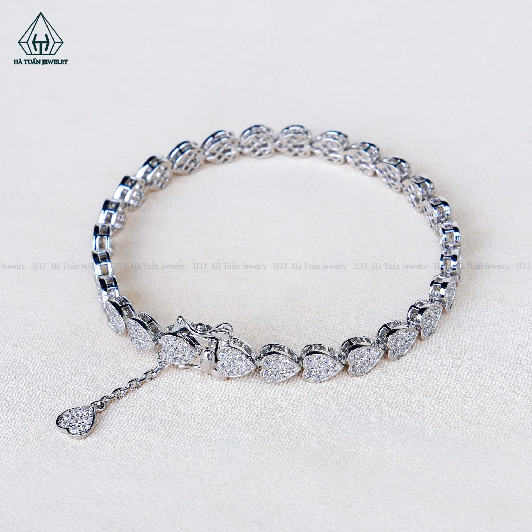  B136 Lắc tay trái tim 