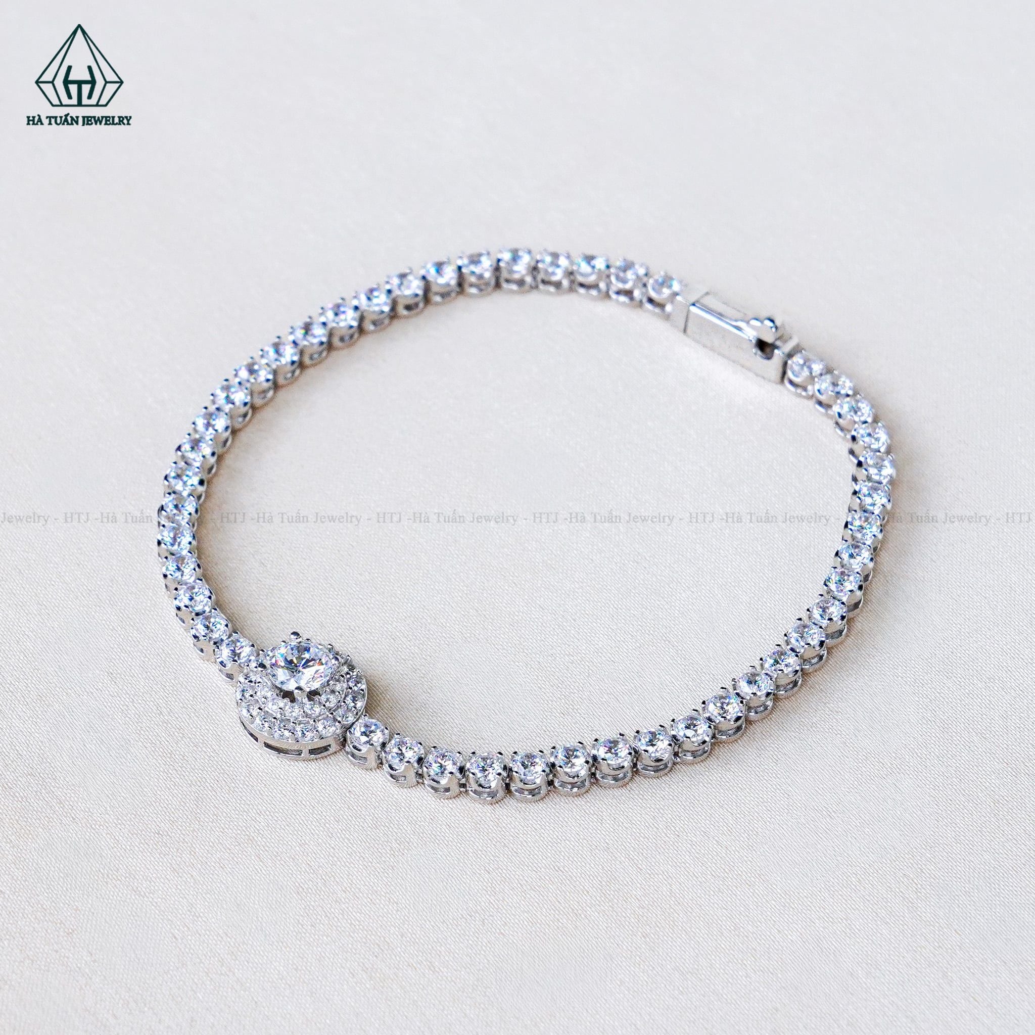  B137 Lắc tay 