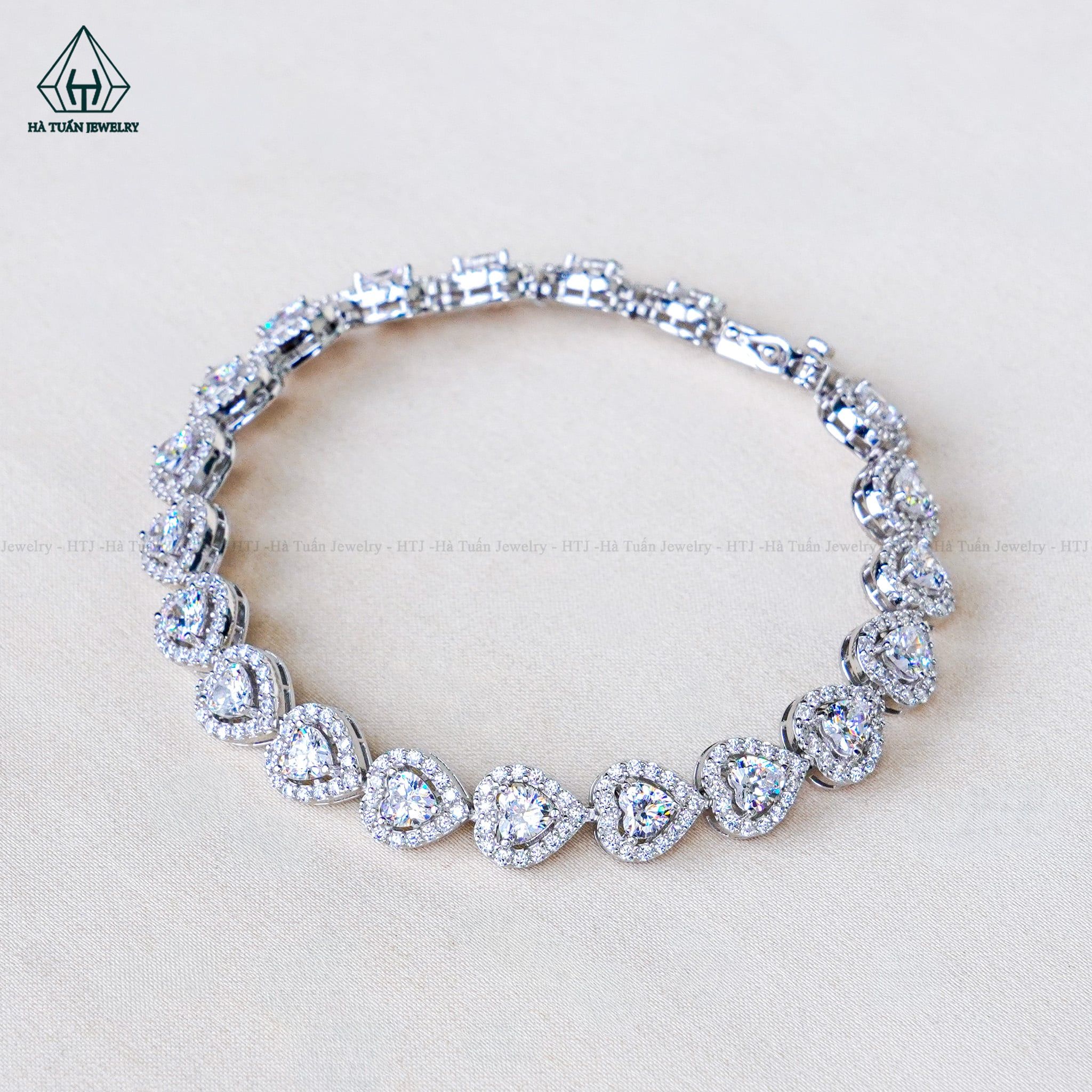  B139 Lắc tay trái tim 