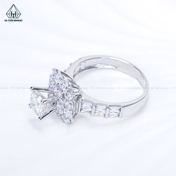  RX702 6.5mm Nhẫn nữ vuông viền baguette 