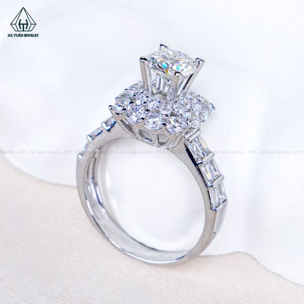  RX702 6.5mm Nhẫn nữ vuông viền baguette 