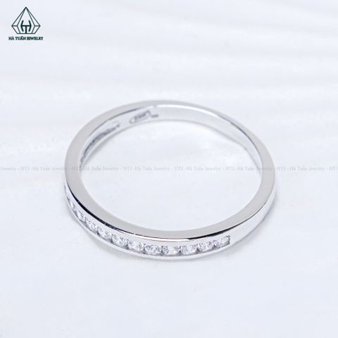 R978 Nhẫn nữ nửa hàng đá chìm (Bản 2.6mm)