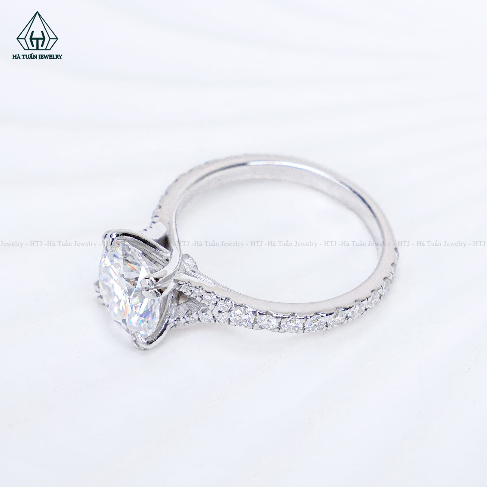  RX709 FULL MOIS 8.1mm Nhẫn nữ 