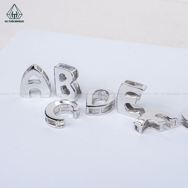  P429 Mặt dây chuyền chữ cái 