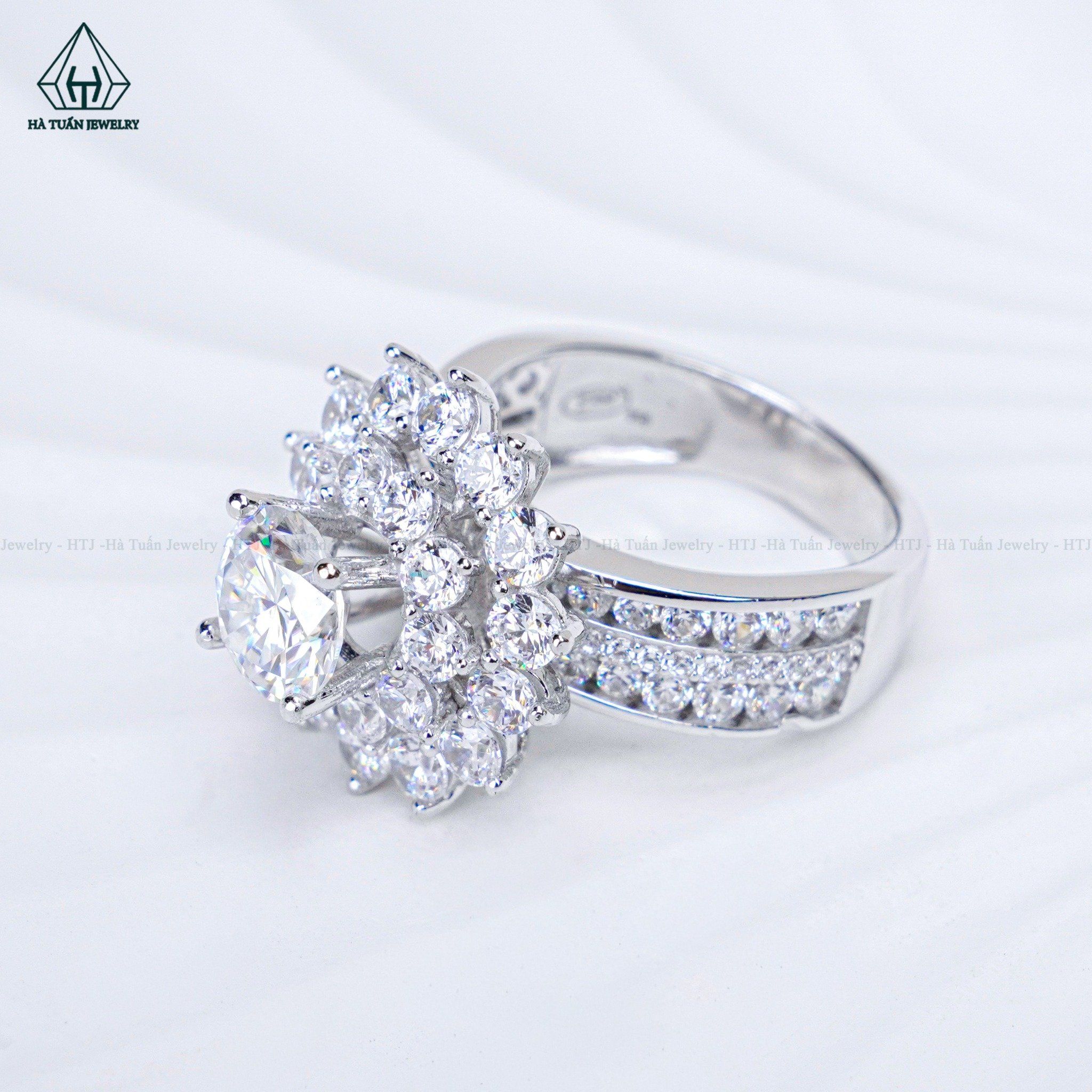  RX642 7mm Nhẫn nữ hoa đá lớn 