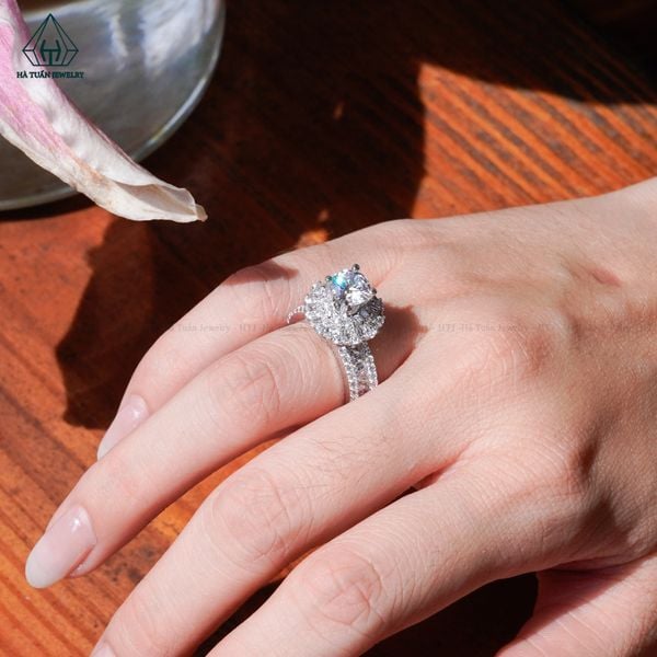  RX432 7.2mm Nhẫn nữ viền tròn phối baguette 