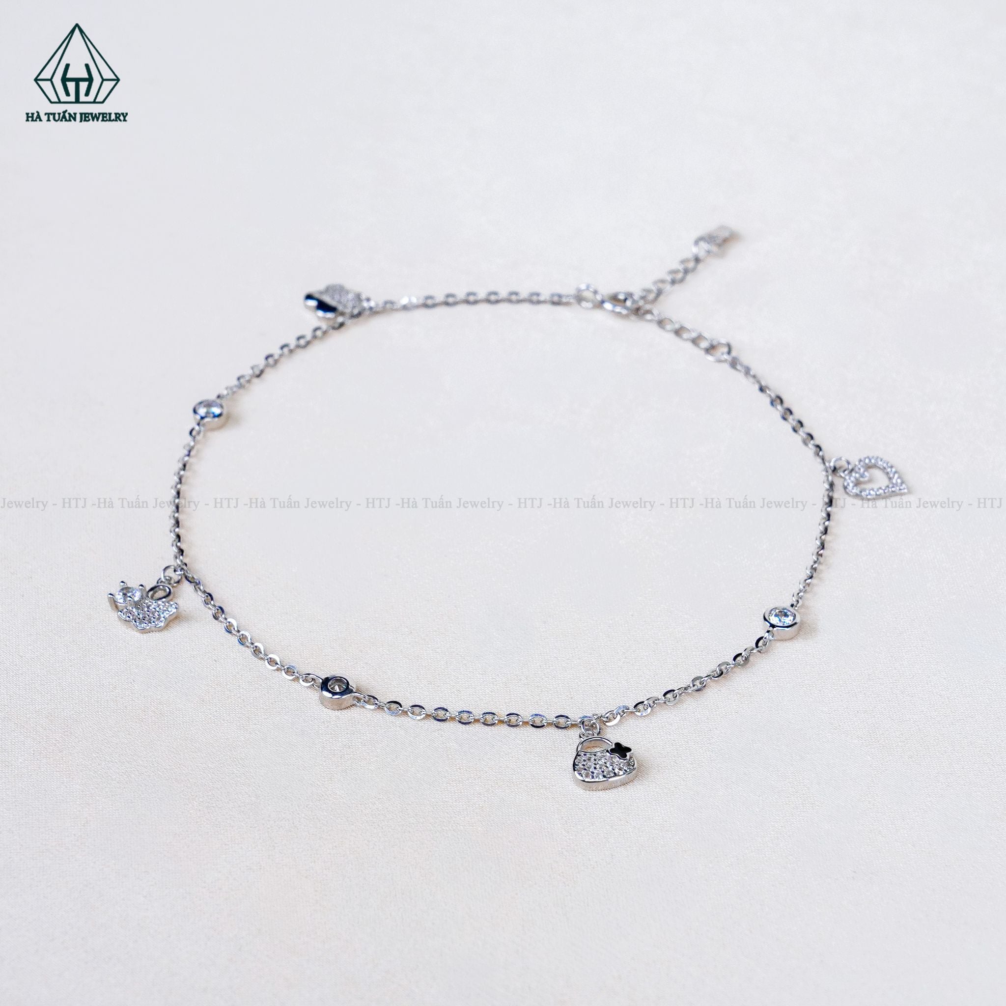  A496 Lắc chân phối charm rơi 