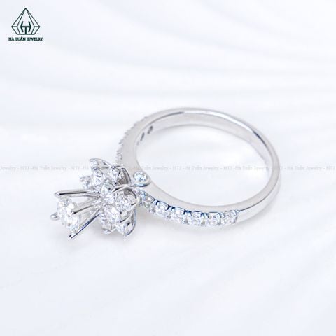 RX766 FULL MOIS 4.5mm Nhẫn nữ