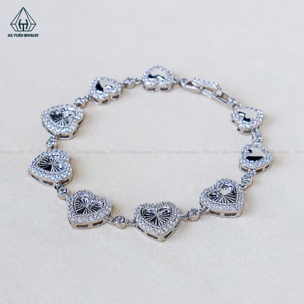 B154 Lắc tay trái tim
