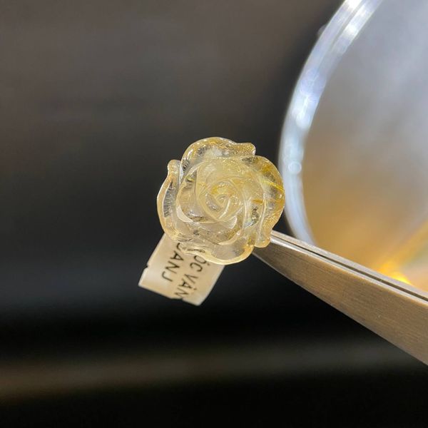  PC019 MẶT HOA HỒNG T.A TÓC VÀNG 